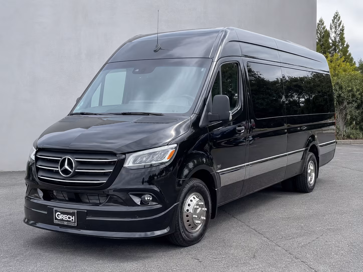 syracuse sporting event transportation onboard seating